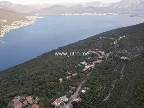 Sale, land lot, 1680m², Herceg Novi, Crna Gora - image 1