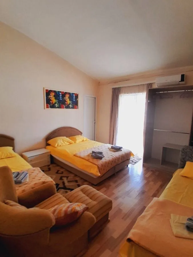 Rent, three bedroom apartment, 220m², Šušanj, Bar