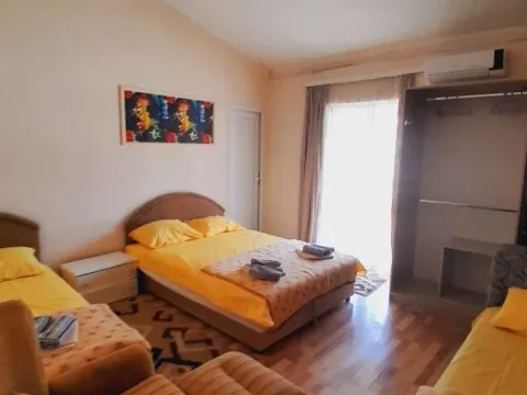 Rent, three bedroom apartment, 220m², Šušanj, Bar - image 10