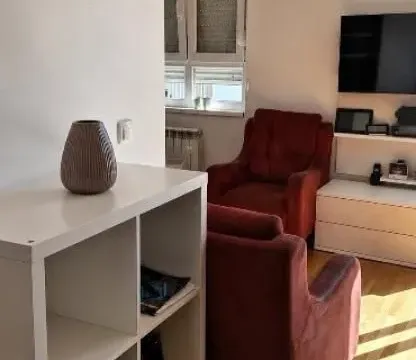 Izdavanje, trosoban stan, 107m², Kluz, Zvezdara Sve Podlokacije - image 2