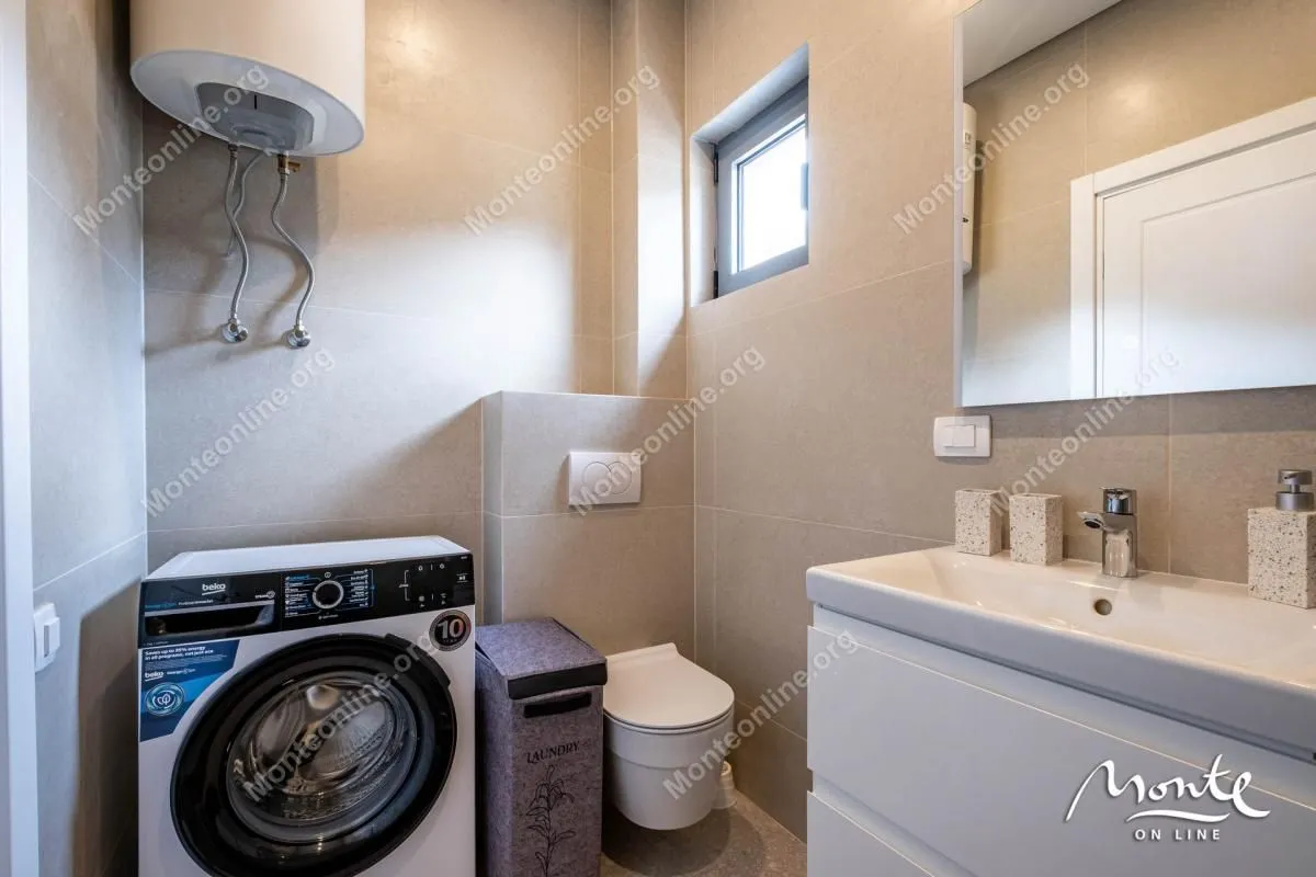 Prodaja, dvosoban stan, 76m², Tivat, Crna Gora