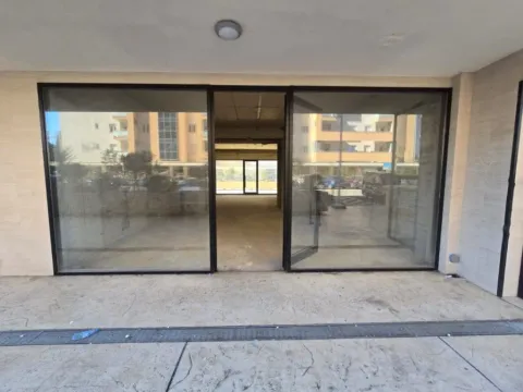 Izdavanje, poslovni prostor, 100m², City Kej, Podgorica - image 11