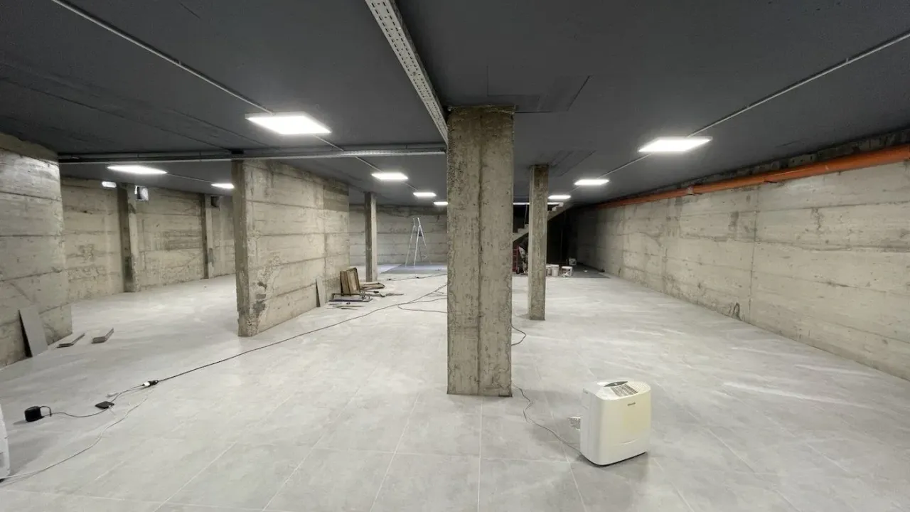 Izdavanje, poslovni prostor, 320m², Telep, Novi Sad Sve Podlokacije