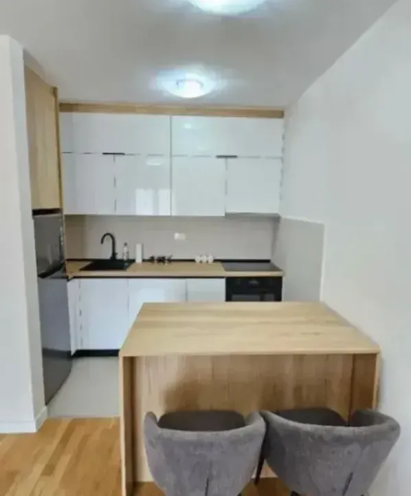 Izdavanje, jednosoban stan, 45m², Pobrežje, Podgorica