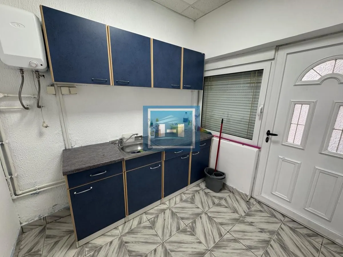 Rent, office space, 35m², Moravski park, Ćuprija