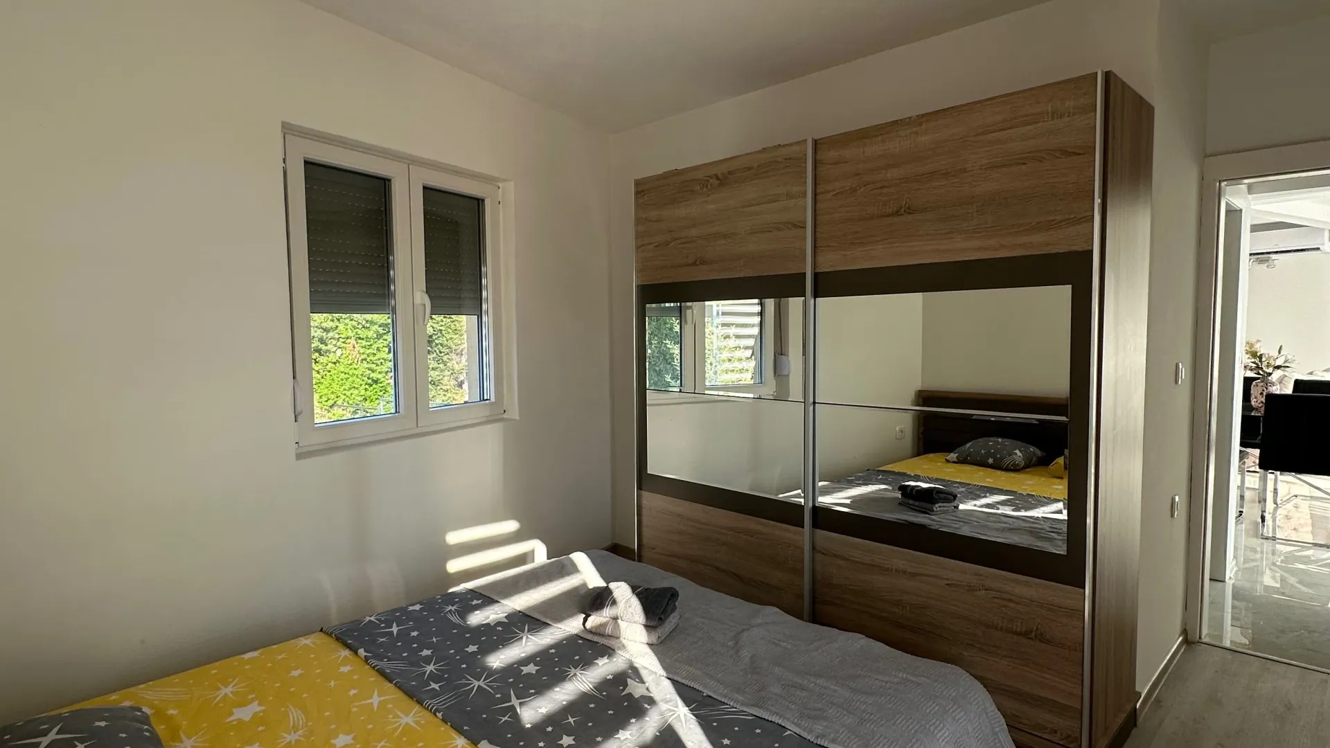 Izdavanje, trosoban stan, 100m², Kavač, Kotor