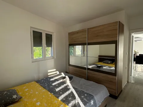 Izdavanje, trosoban stan, 100m², Kavač, Kotor - image 5