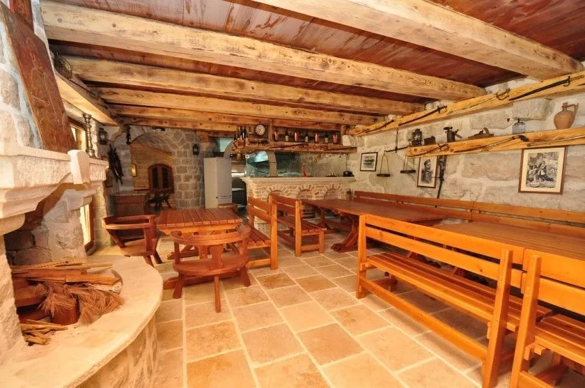 Sale, house, 1300m², Perazića do, Budva