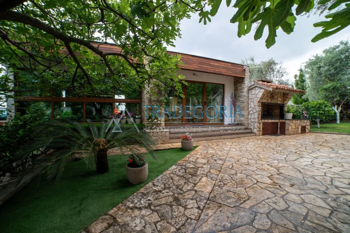 Prodaja, ugostiteljski objekat, 435m², Bečići, Budva