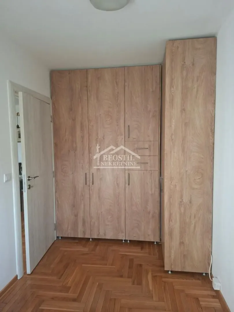 Prodaja, dvosoban stan, 42m², Kluz, Zvezdara Sve Podlokacije