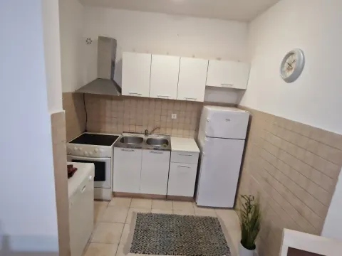 Izdavanje, dvosoban stan, 66m², Stari Aerodrom, Podgorica - image 2