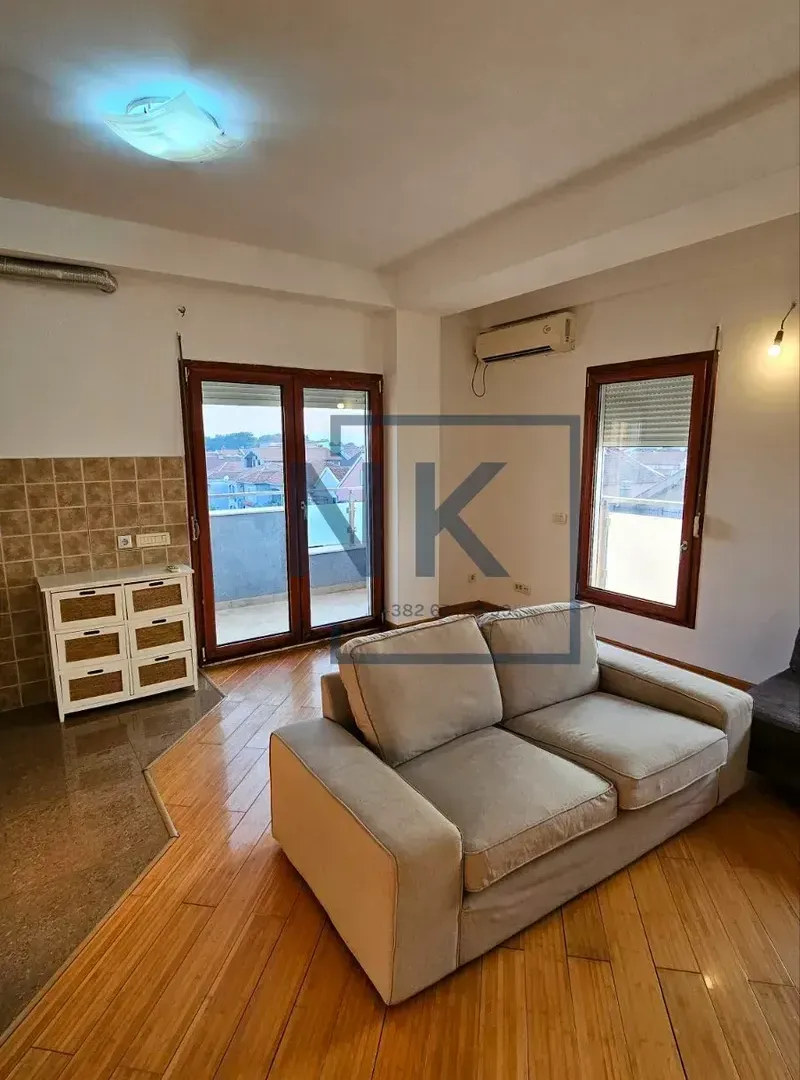 Izdavanje, dvosoban stan, 64m², Stari Aerodrom, Podgorica