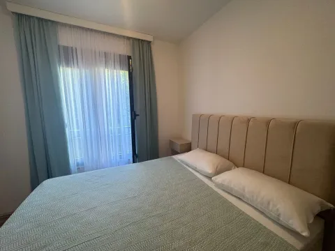 Rent, one bedroom apartment, 50m², Bečići, Budva - image 13
