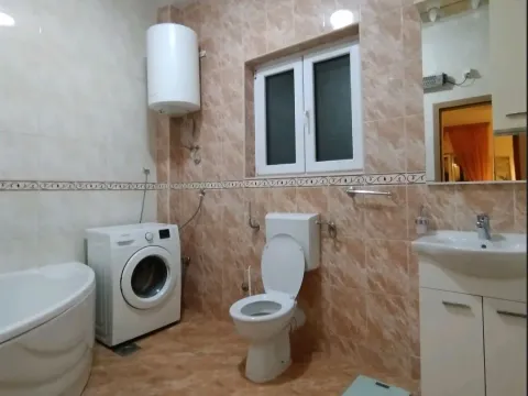 Izdavanje, jednosoban stan, 60m², Đenovići, Herceg Novi - image 16