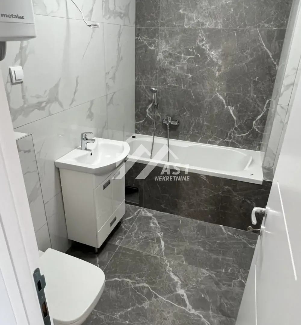 Prodaja, stan, 208m², Telep, Novi Sad Sve Podlokacije