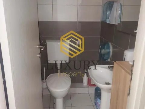 Rent, office space, 172m², 1 maj, Podgorica - image 7