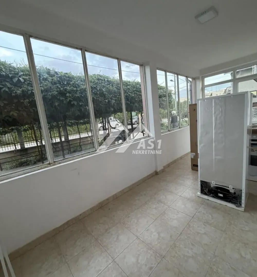 Izdavanje, trosoban stan, 100m², Novo naselje, Novi Sad