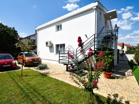 Sale, house, 180m², Blok 9, Podgorica - image 13