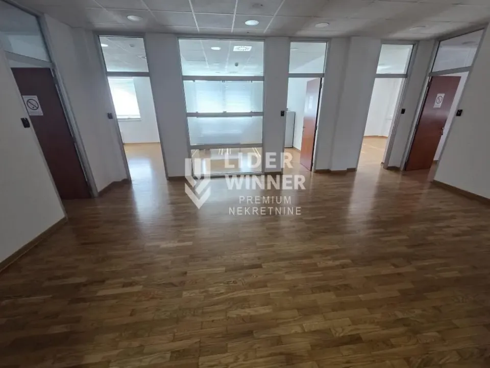 Rent, office space, 330m², Bezanijska Kosa 1, Bežanijska Kosa Sve Podlokacije