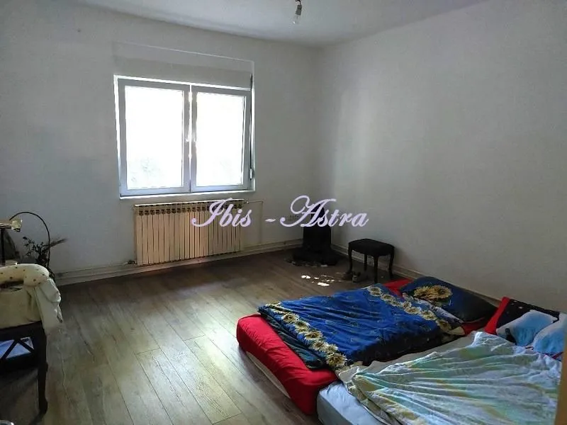 Izdavanje, kuća, 100m², Zemun Kalvarija, Zemun Sve Podlokacije