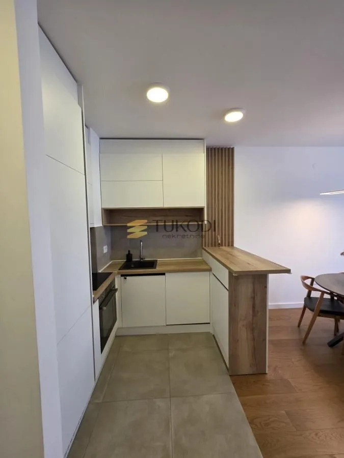Izdavanje, trosoban stan, 65m², Novi Beograd Sve Podlokacije, Beograd