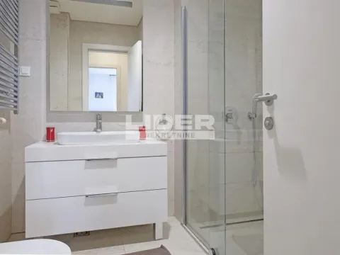 Izdavanje, trosoban stan, 88m², Savski Venac, Beograd - image 8