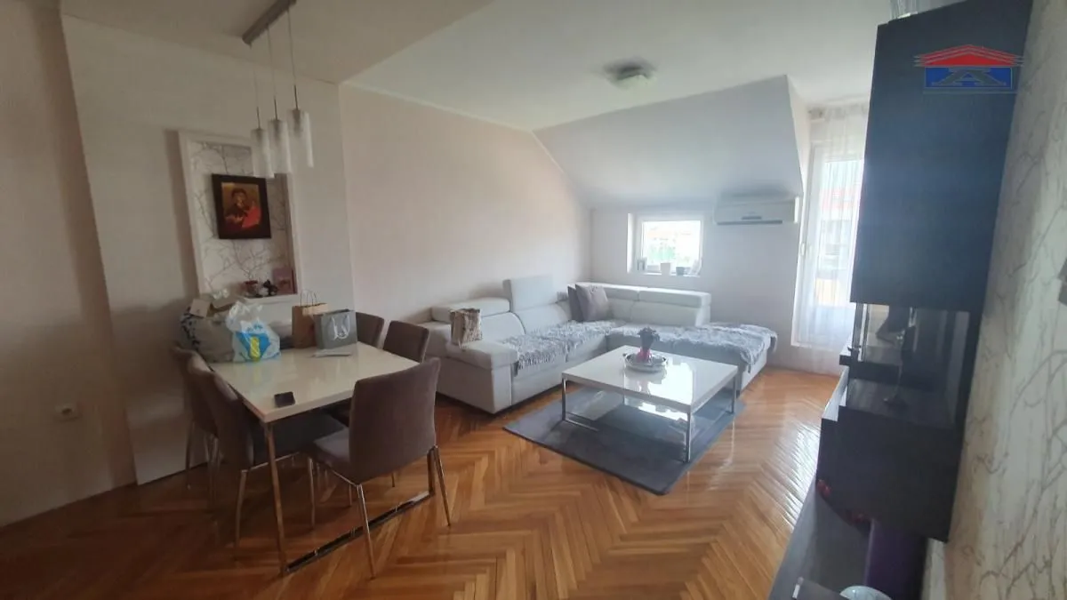 Izdavanje, četvorosoban stan, 101m², Novo naselje, Novi Sad