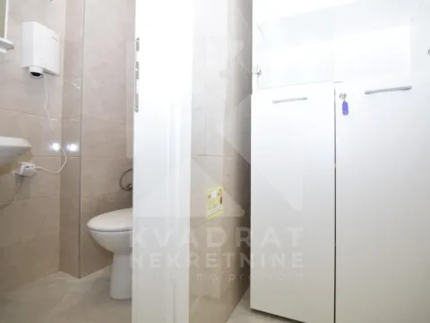 Izdavanje, poslovni prostor, 220m², Autobuska stanica, Podgorica - image 14