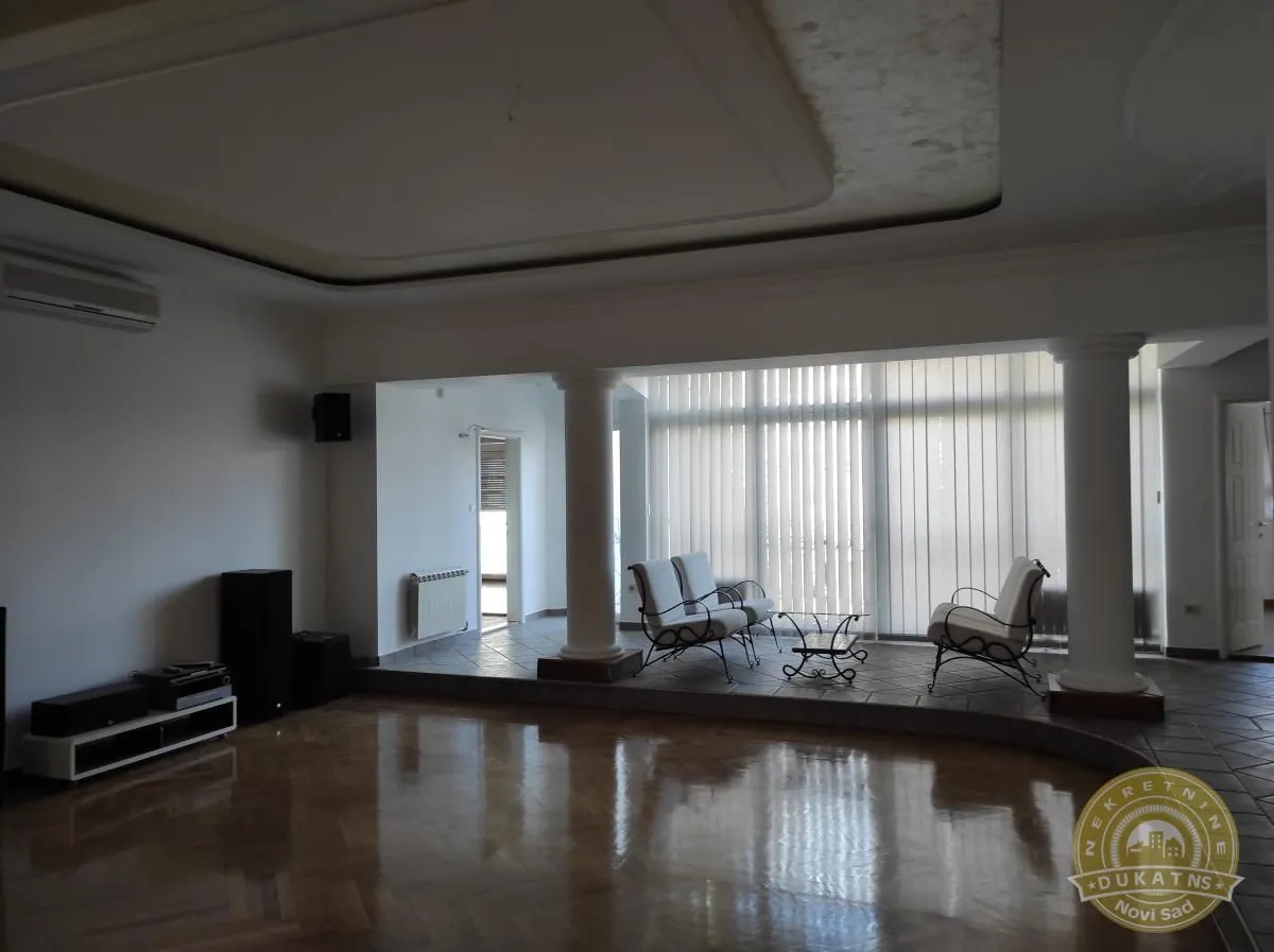 Prodaja, četvorosoban stan, 213m², Centar, Novi Sad