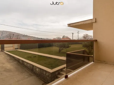 Izdavanje, kuća, 170m², Dajbabe, Podgorica - image 10