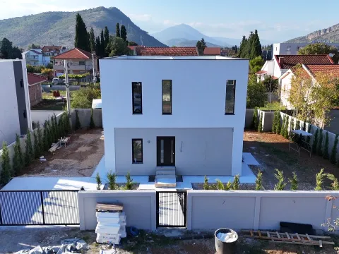 Prodaja, kuća, 225m², Gornja Gorica, Podgorica - image 2