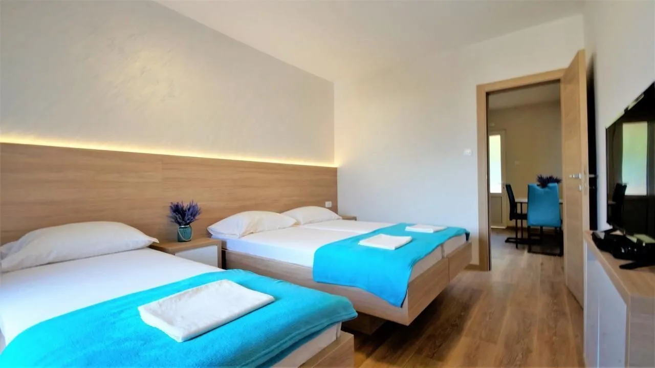 Izdavanje, garsonjera, 30m², Bečići, Budva