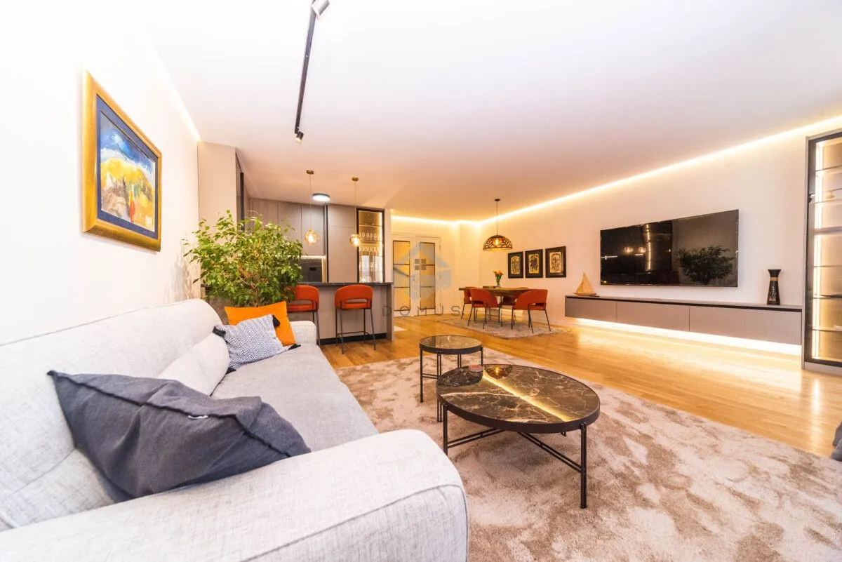 Izdavanje, dvosoban stan, 108m², Central Point, Podgorica