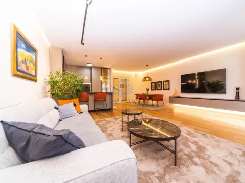 Izdavanje, dvosoban stan, 108m², Central Point, Podgorica - image 1