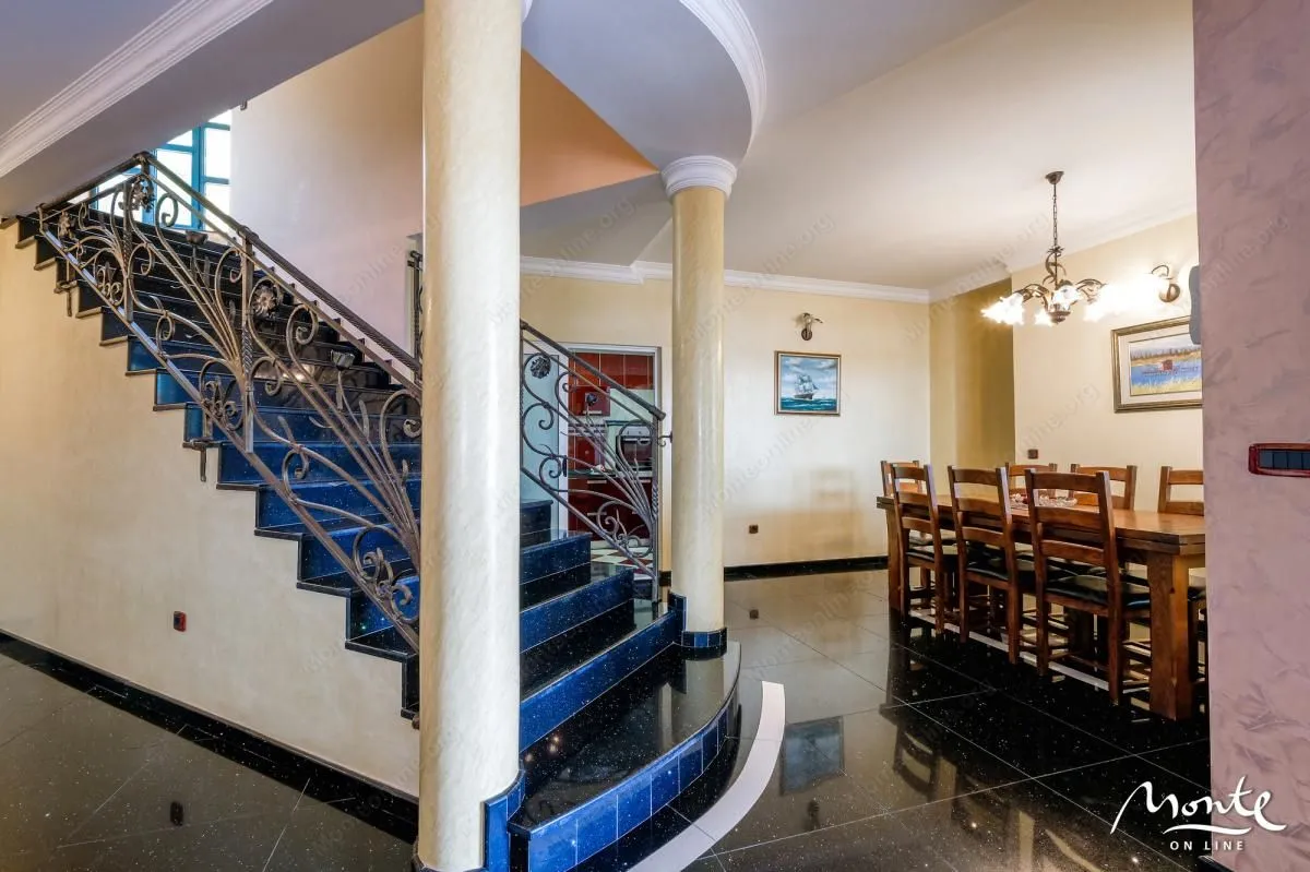 Sale, house, 560m², Petrovac, Budva