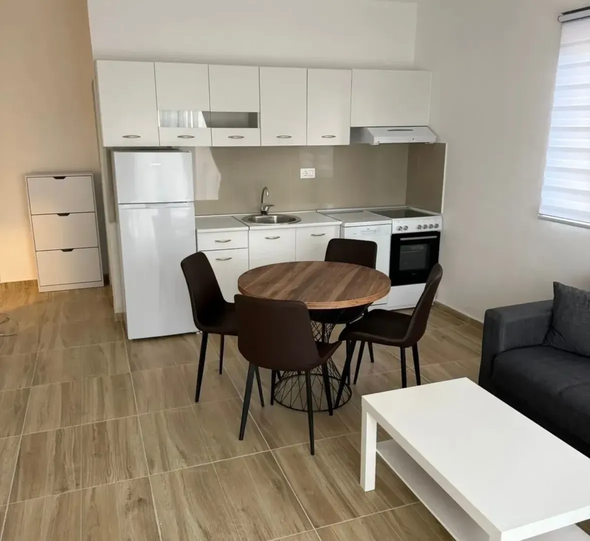 Izdavanje, jednosoban stan, 55m², Gradiošnica, Tivat