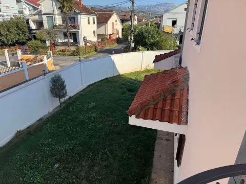 Prodaja, kuća, 340m², Tološi, Podgorica - image 5