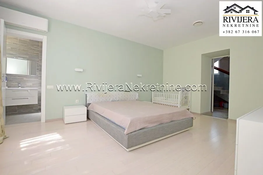 Prodaja, kuća, 285m², Njivice, Herceg Novi