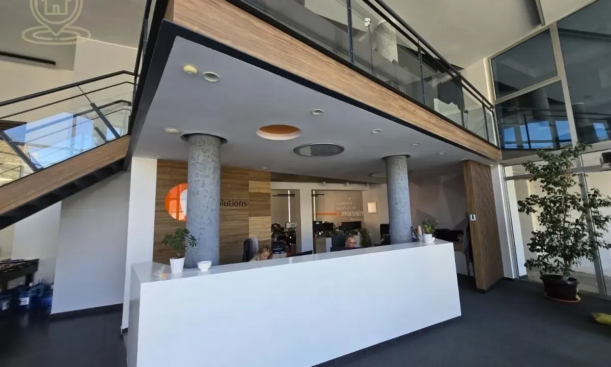 Izdavanje, poslovni prostor, 280m², Telep, Novi Sad Sve Podlokacije