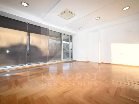 Izdavanje, poslovni prostor, 30m2, City Kvart, Podgorica Izdavanje, poslovni prostor, 30m2, City Kvart, Podgorica