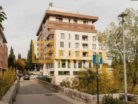 Prodaja, trosoban stan, 114m², Centar, Podgorica - image 17