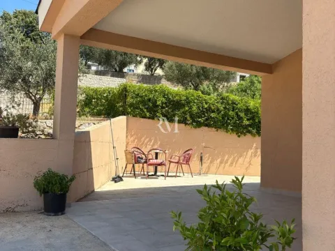 Izdavanje, kuća, 100m², Sutvara, Kotor - image 10