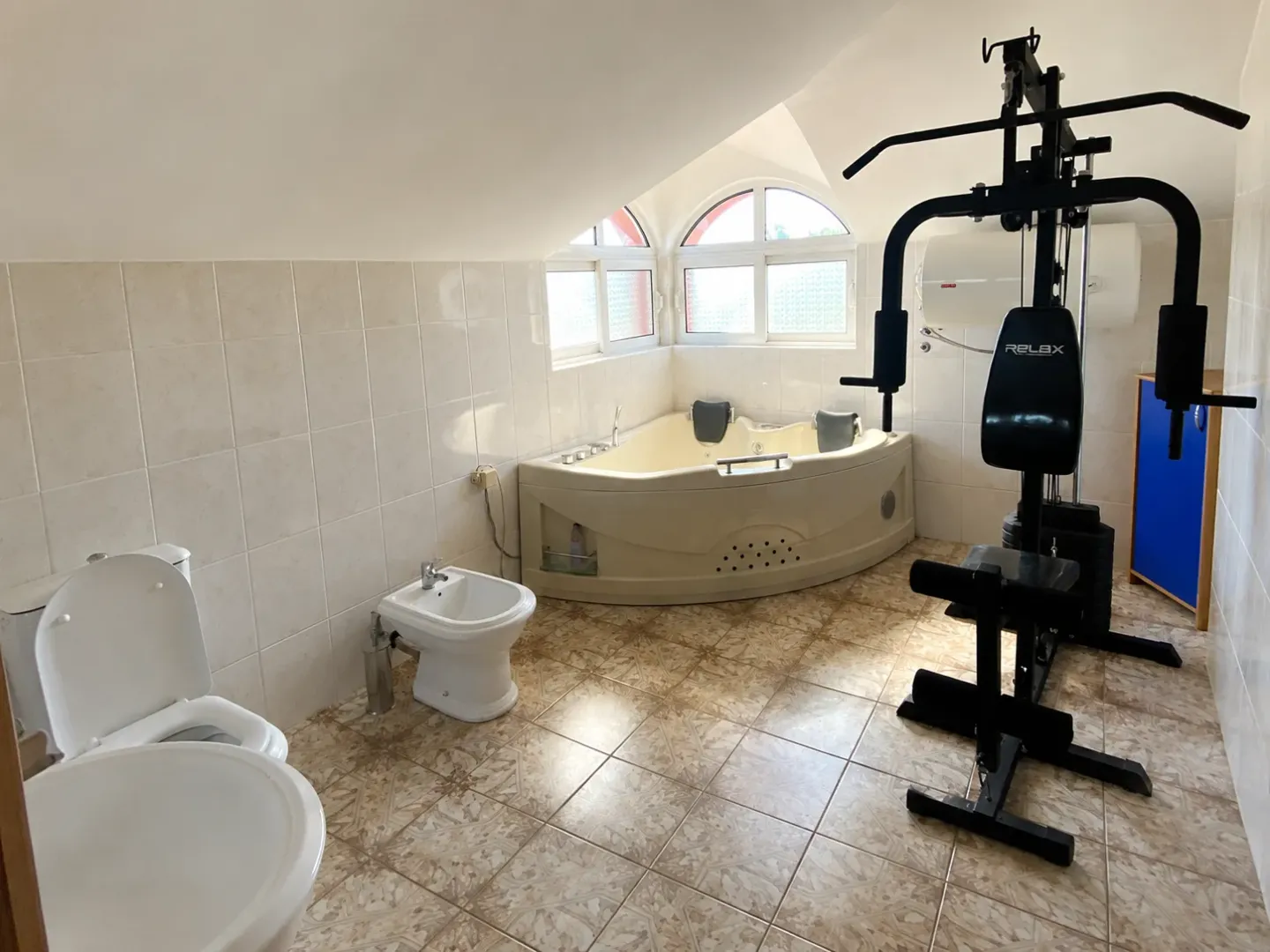 Izdavanje, kuća, 200m², Donja Gorica, Podgorica