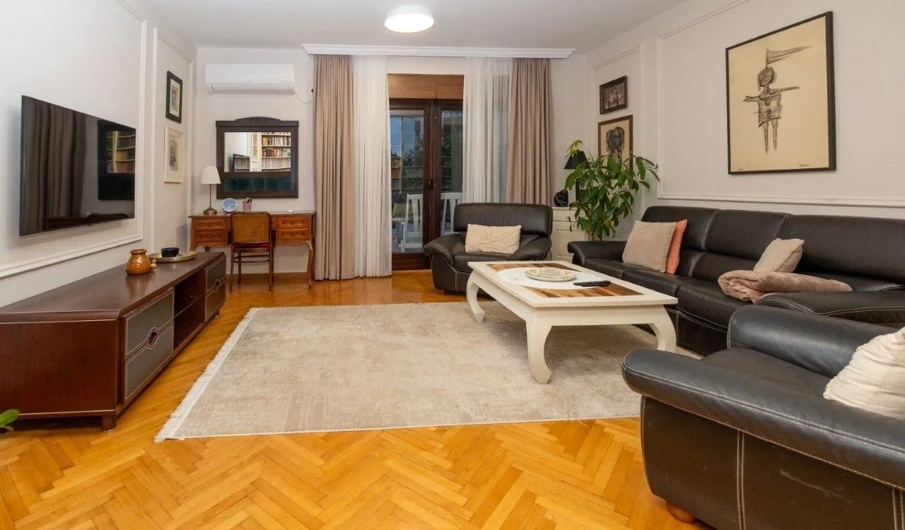 Izdavanje, trosoban stan, 145m², Momišići, Podgorica