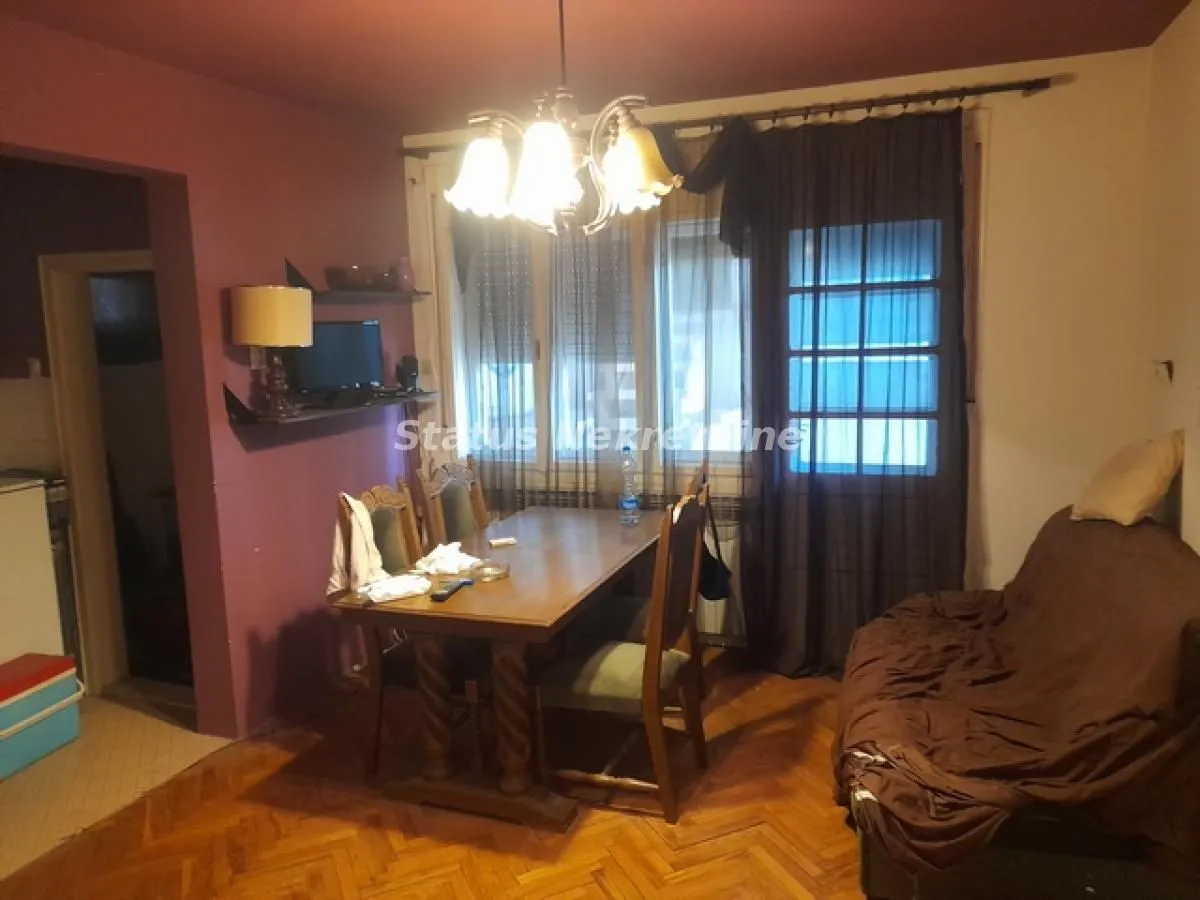 Prodaja, kuća, 180m², Centar, Inđija