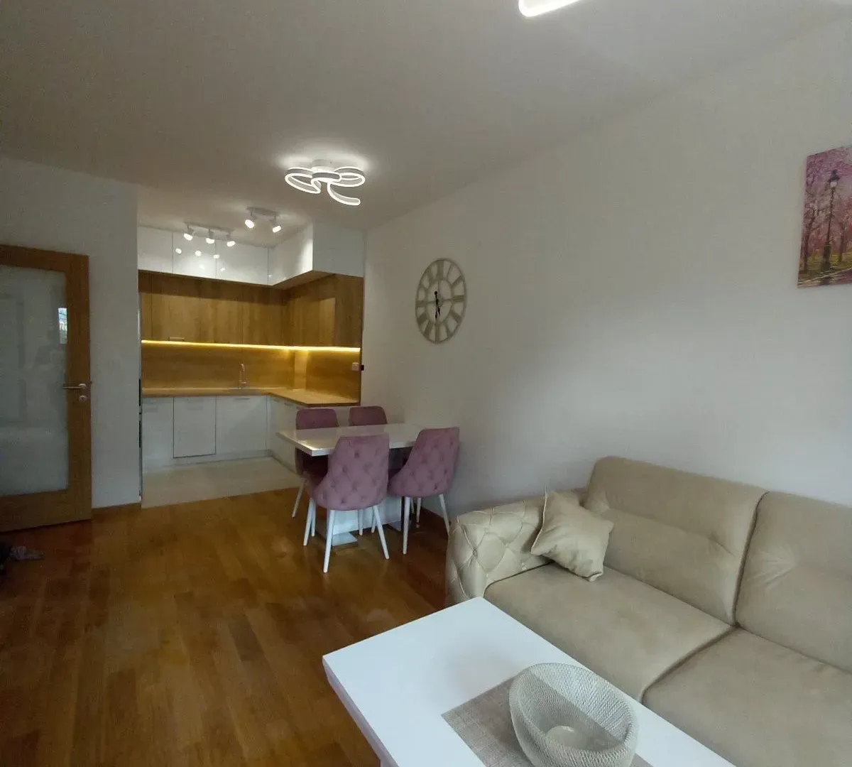 Izdavanje, jednosoban stan, 48m², City Kvart, Podgorica