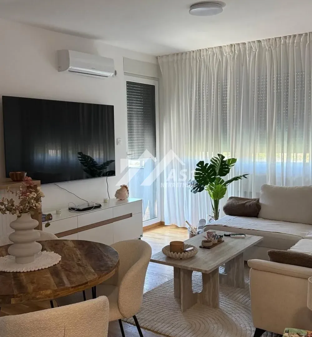 Izdavanje, trosoban stan, 60m², Petrovaradin, Novi Sad