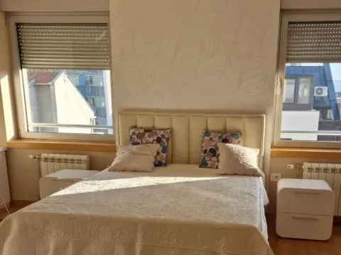 Izdavanje, trosoban stan, 105m², Centar, Novi Sad - image 15