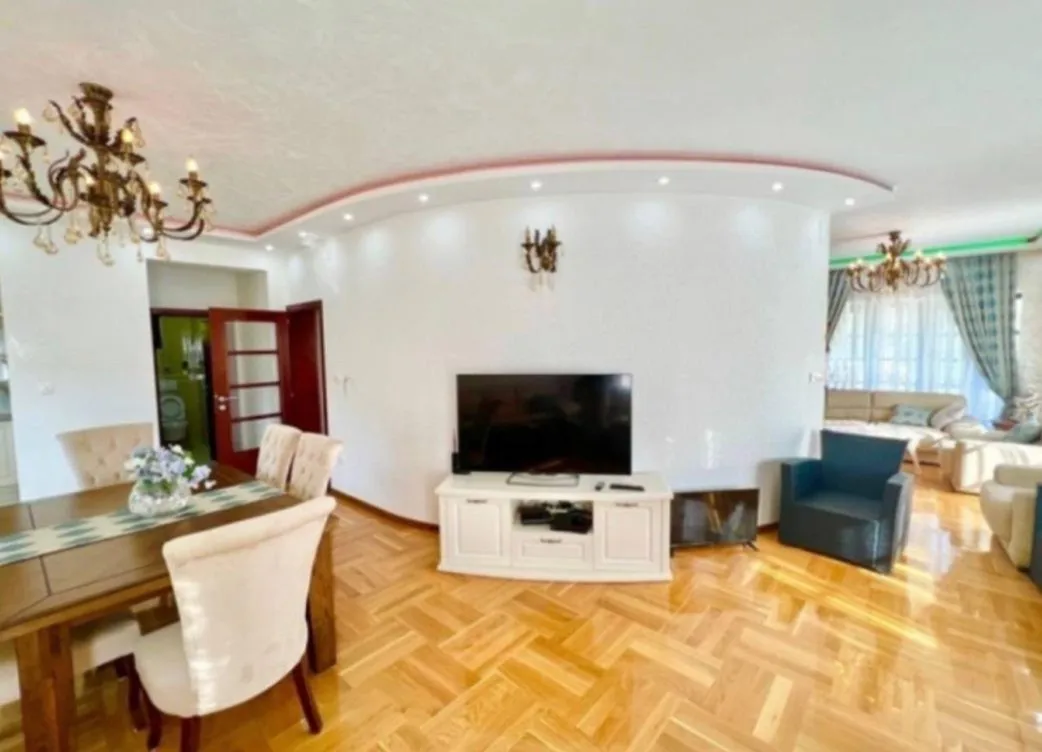 Izdavanje, kuća, 400m², Markovići, Budva