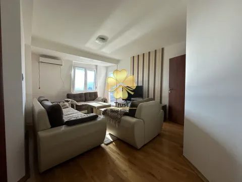 Izdavanje, trosoban stan, 90m², Krivi Most, Podgorica - image 2